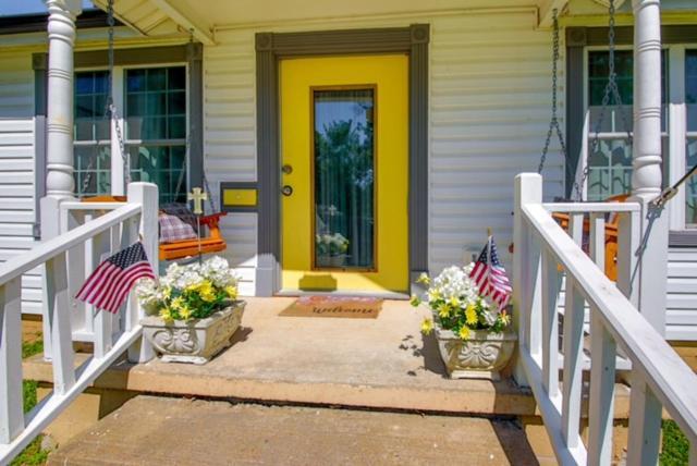 Atoka Historic Town Square Bungalow In Heart Of Brighton מראה חיצוני תמונה